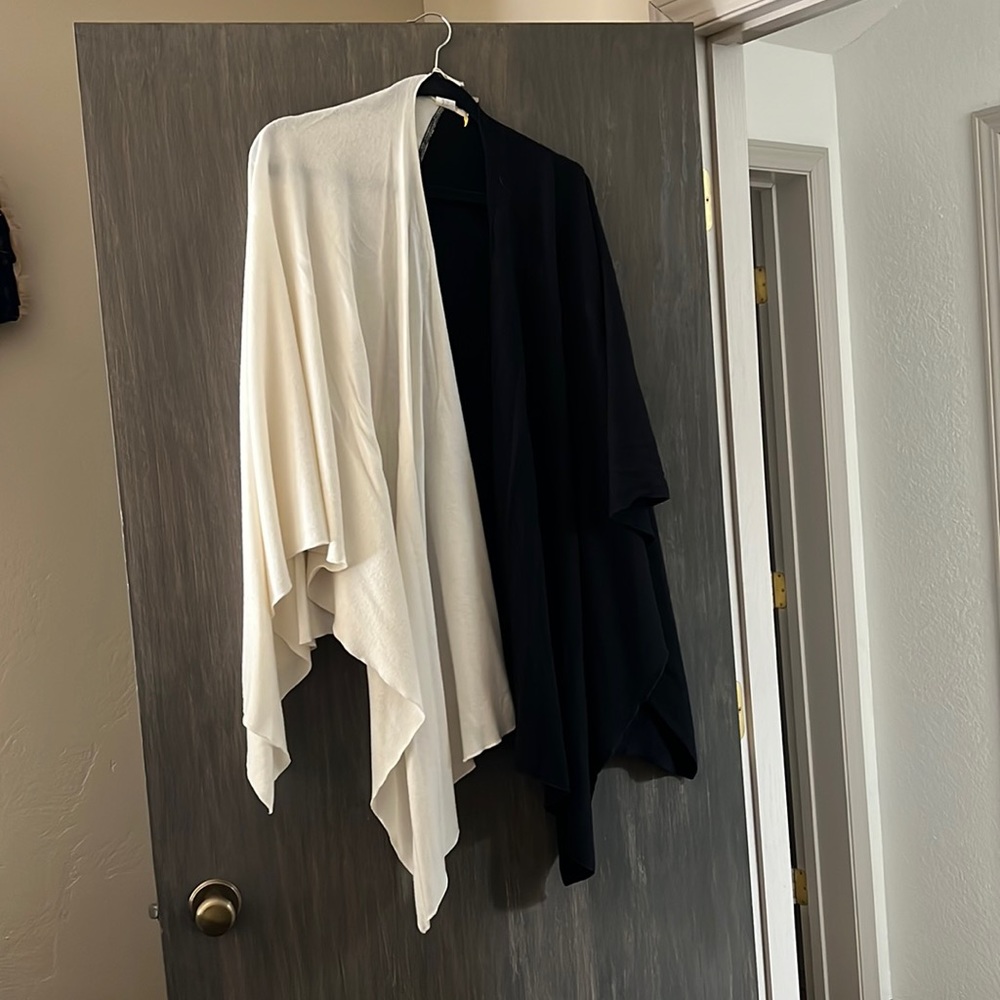 Black/white shawl